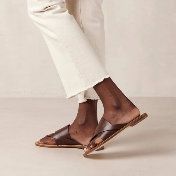 Alohas Eugene Sandals Women’s EU 37 US 7 Brown Leather Strappy Thong Flat - Picture 1 of 12